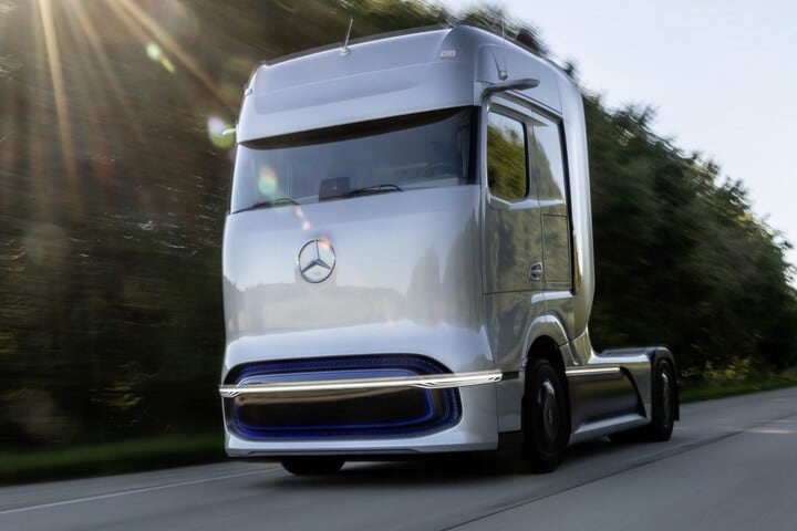 Mercedes-Benz Daimler GenH2 Truck en eActros