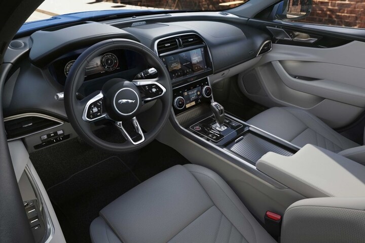 Jaguar XE