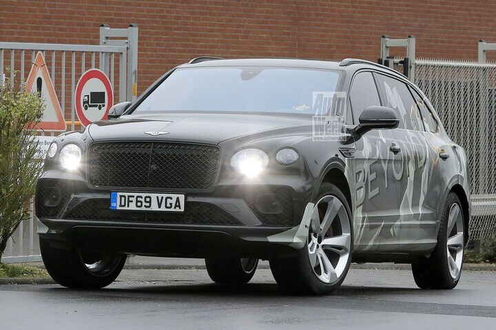 Spyshots Bentley Bentayga LWB