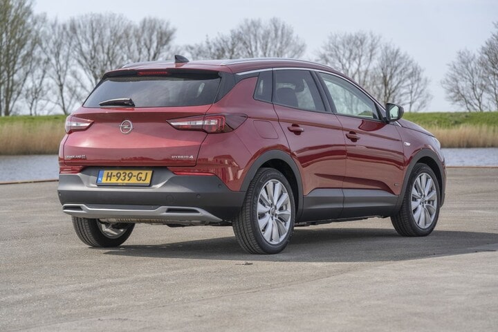 Opel Grandland X Hybrid4