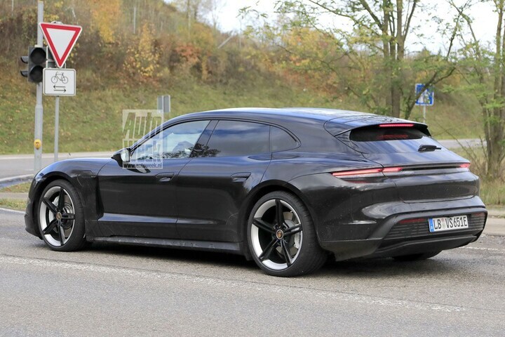 Porsche Taycan Cross Turismo