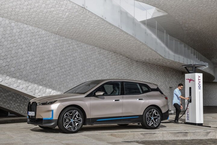 BMW iX