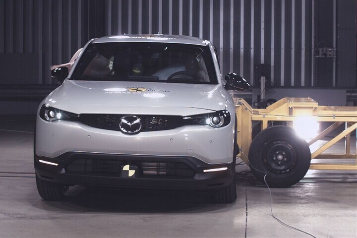 Euro NCAP Mazda MX-30 en Honda Jazz
