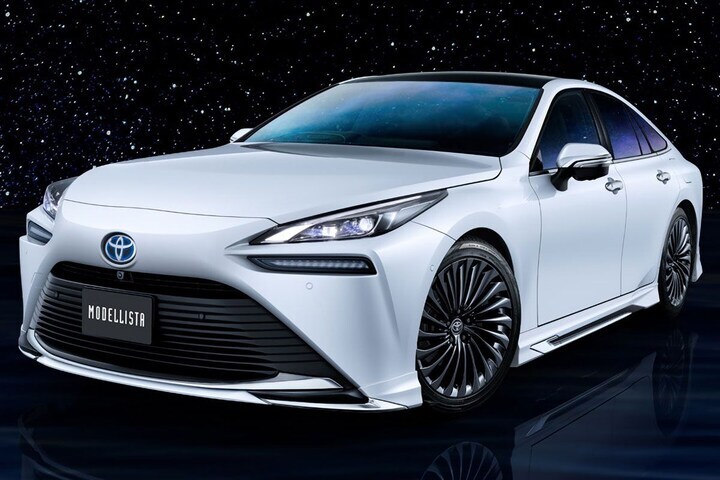 Modellista Toyota Mirai en Lexus LS