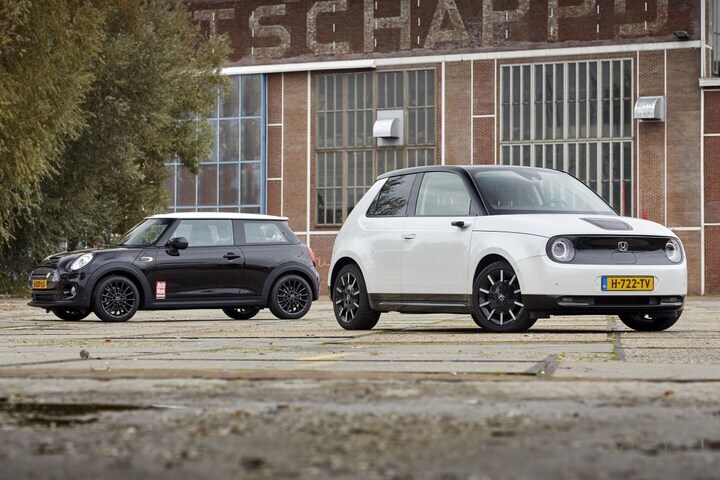 Mini Electric vs. Honda E