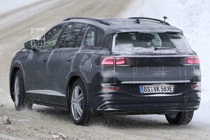 Volkswagen ID6 spyshots