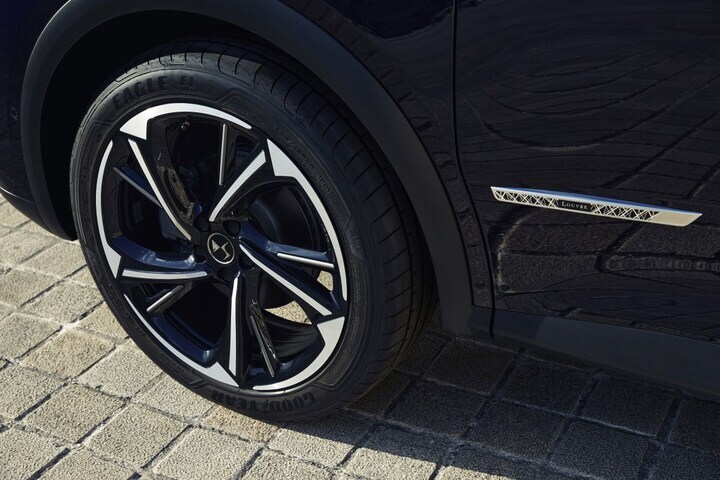 DS 7 Crossback Louvre E-Tense Edition