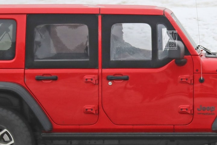 Spyshots Jeep Wrangler halve portieren