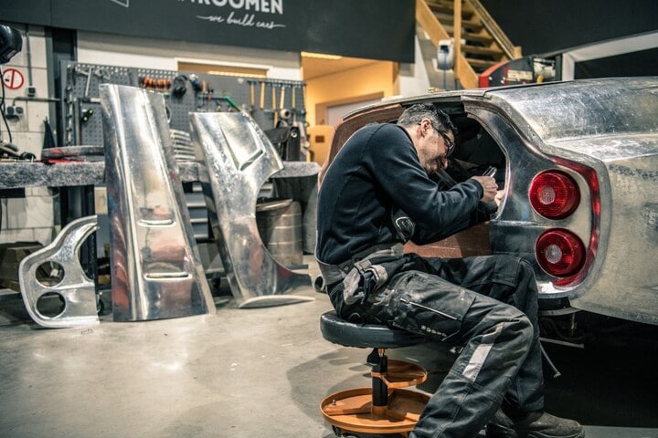 Niels van Roij Design Breadvan Hommage