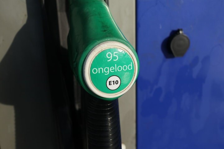 E10