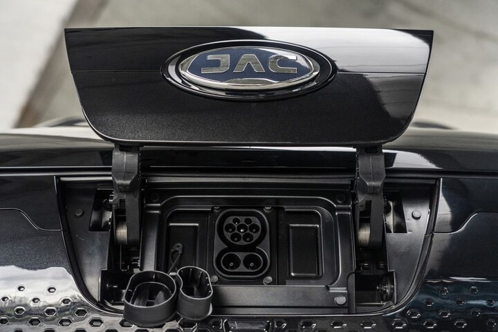 JAC iEV7s