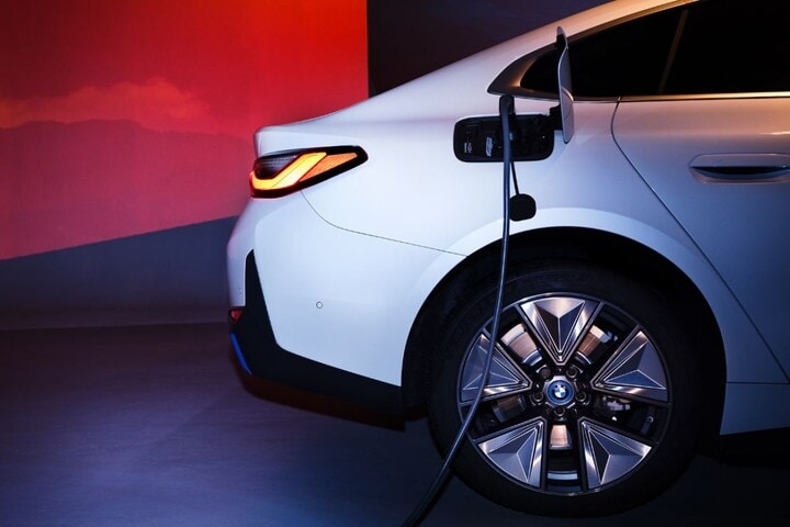 BMW i4