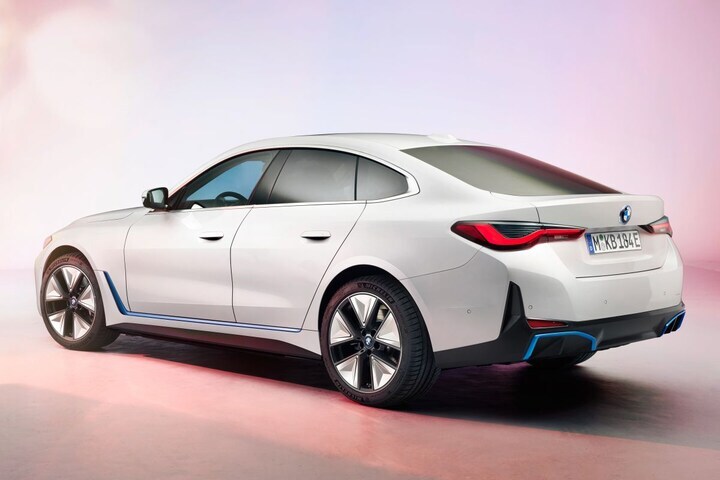 BMW i4