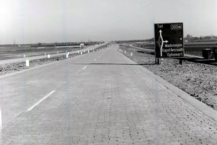 De eerste Nederlandse autosnelwegen