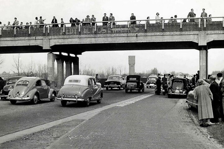 De eerste Nederlandse autosnelwegen