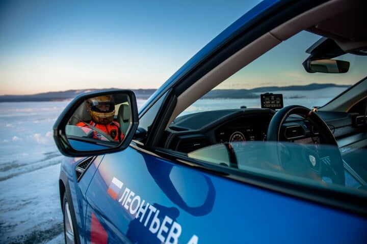 Lamborghini Urus Baikalmeer snelheidsrecord ijs