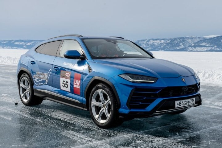 Lamborghini Urus Baikalmeer snelheidsrecord ijs