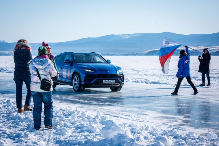 Lamborghini Urus Baikalmeer snelheidsrecord ijs