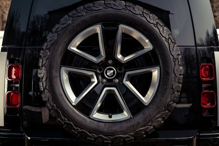 Land Rover Defender Heritage Customs Valiance
