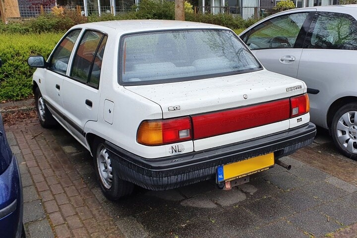 In het wild: Daihatsu Charade sedan