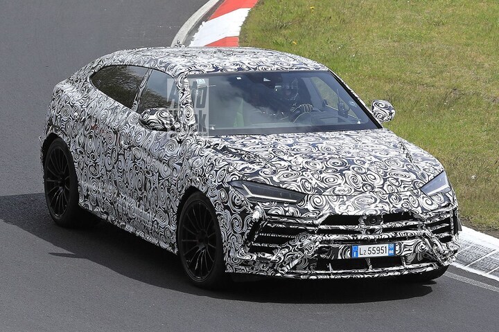 Spyshots Lamborghini Urus Evo