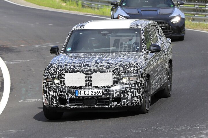 BMW X8 spyshots