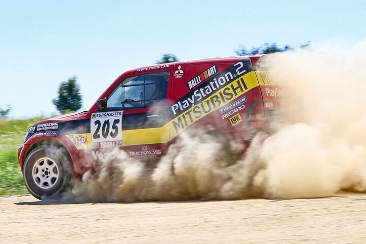 Mitsubishi Pajero Dakar 2001