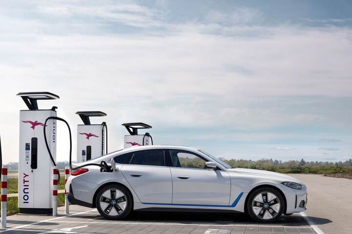 BMW i4