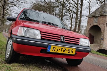 Peugeot 205