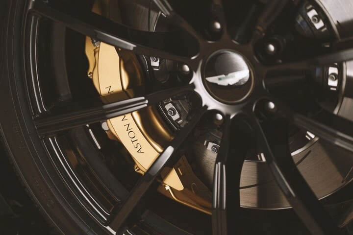 Aston Martin Vantage Q