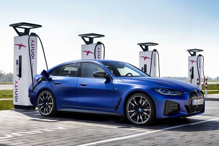BMW i4