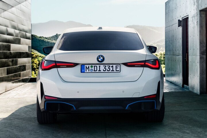 BMW i4