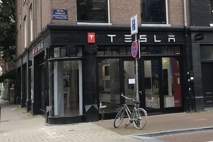 Tesla Store Amsterdam P.C. Hooftstraat