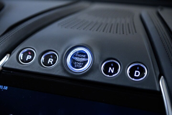 Aston Martin DBX