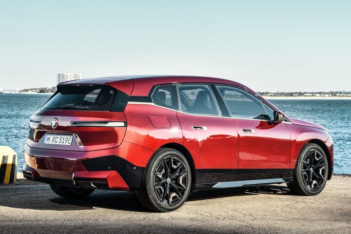 BMW iX
