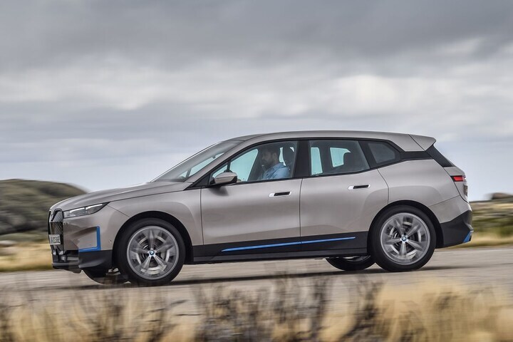 BMW iX