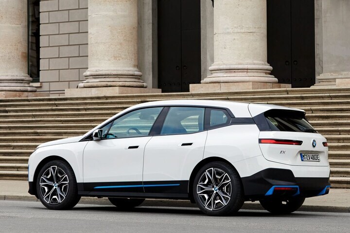 BMW iX