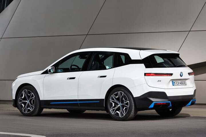 BMW iX