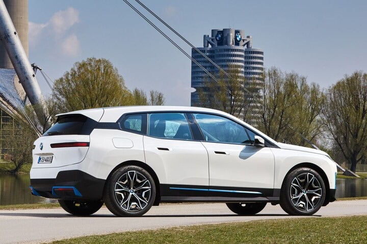 BMW iX