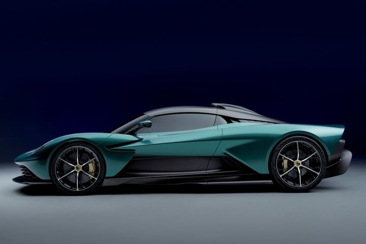 Aston Martin Valhalla
