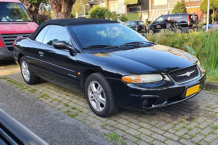 In het Wild Chrysler Sebring convertible