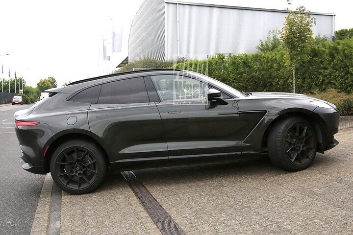 Spyshots Aston Martin DBX