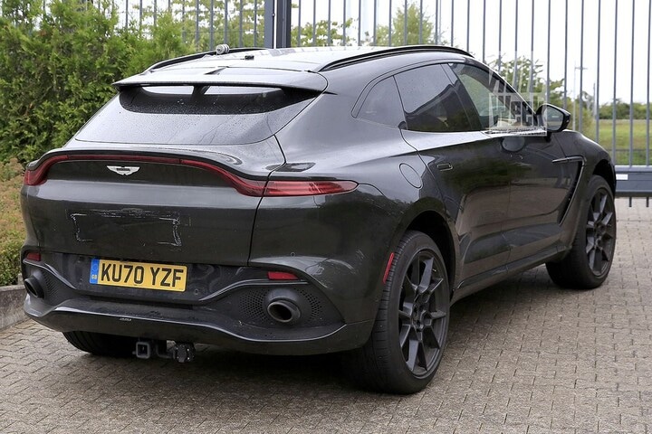 Spyshots Aston Martin DBX