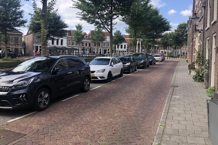 Parkeren langs gracht Weesp