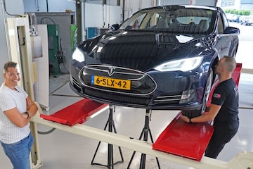 Tesla Model S Klokje Rond