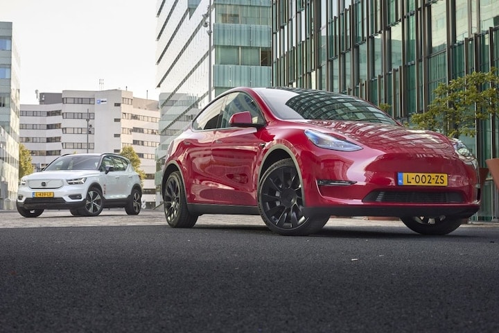 Volvo XC40 vs. Tesla Model Y