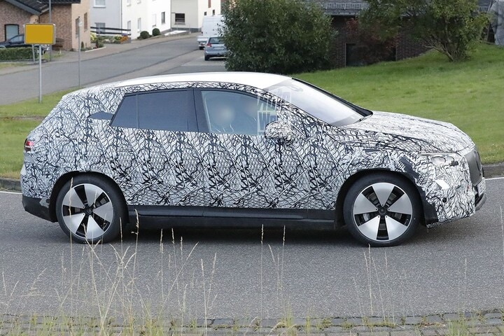 Spyshots Mercedes-Benz EQE SUV