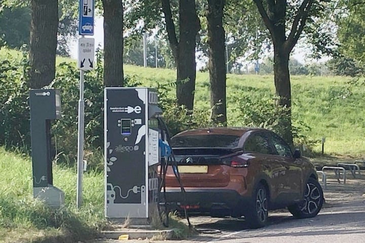 snellader Allego Sloten laadpaal