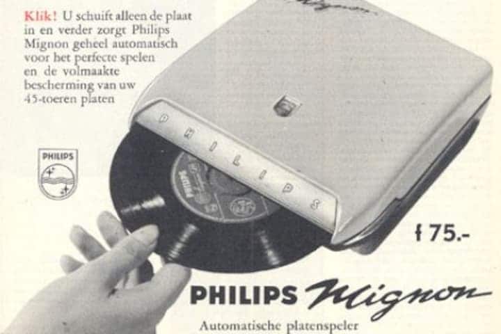 Platenspeler in auto De Vluchtstrook
