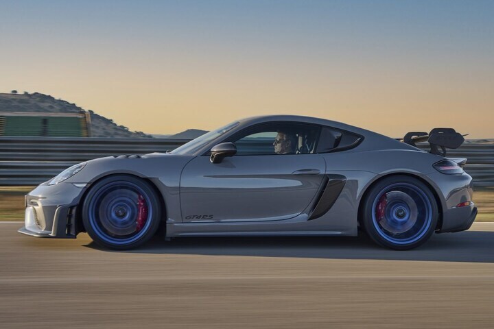 Porsche 718 Cayman GT4 RS